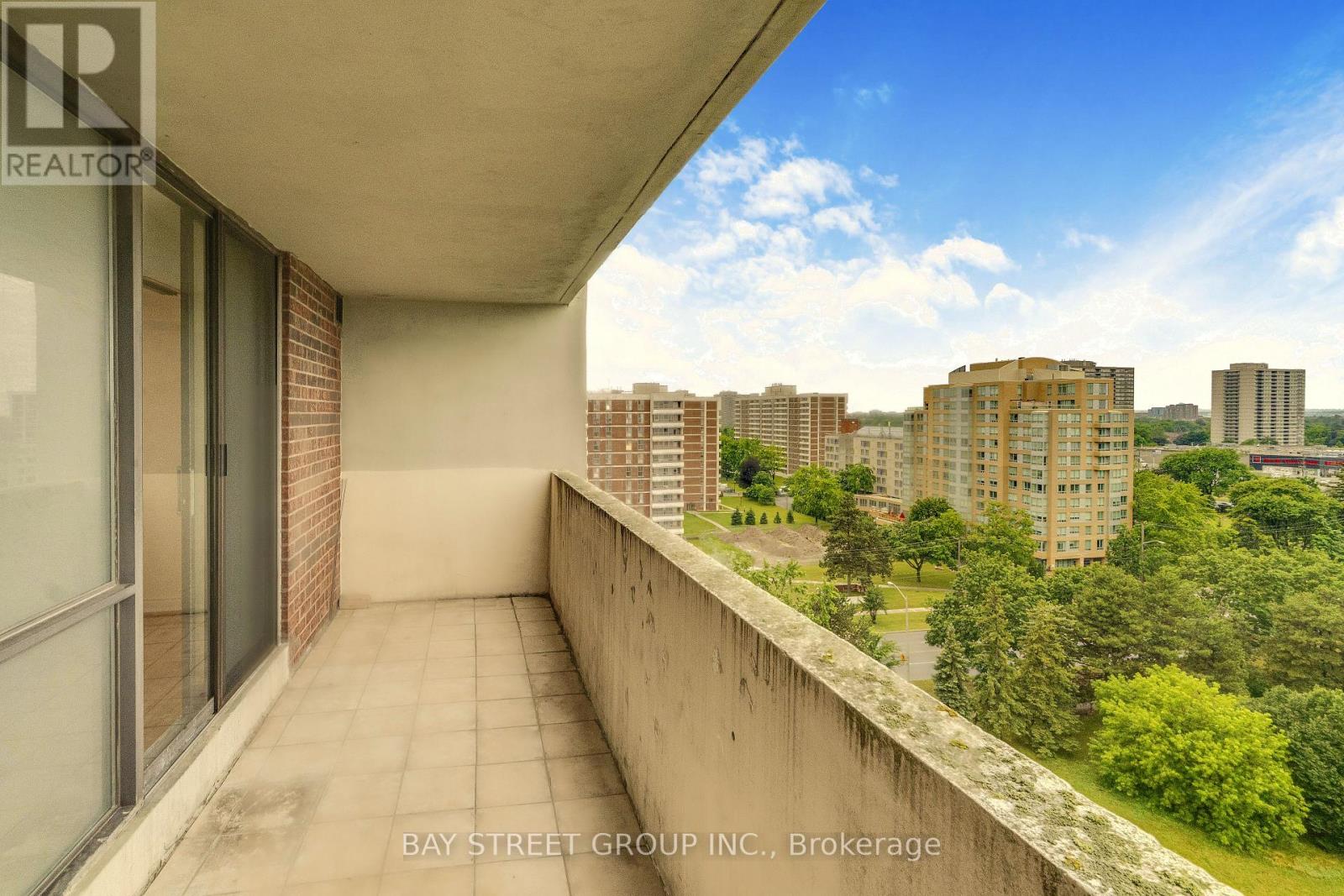 #1207 10 STONEHILL COURT - 33