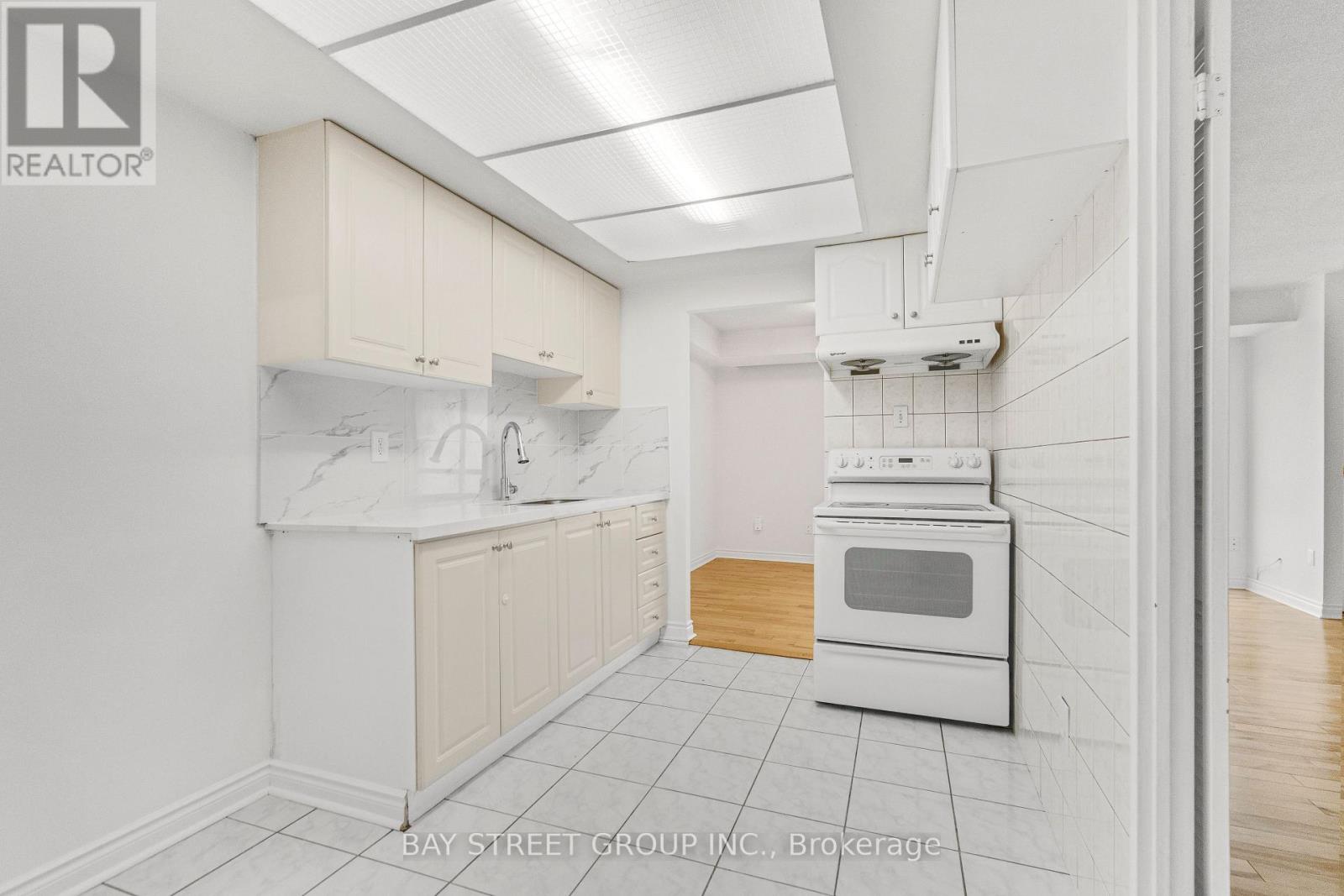 #1207 10 STONEHILL COURT - 17