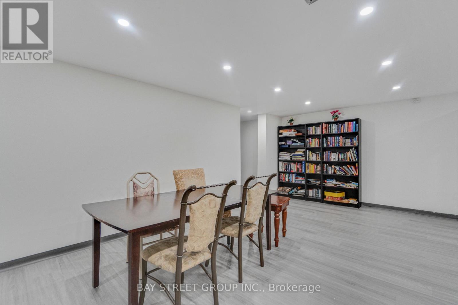#1207 10 STONEHILL COURT - 38