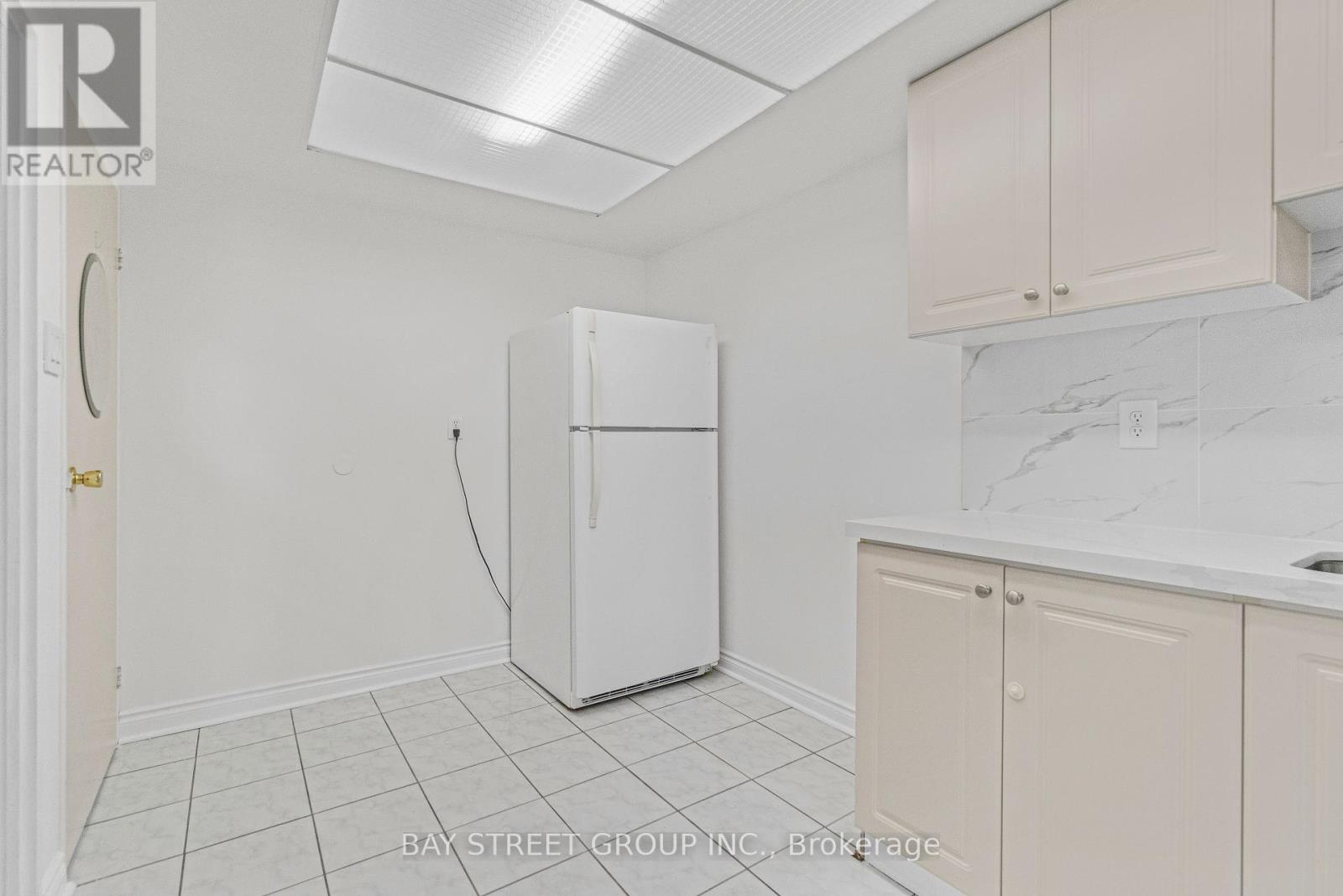 #1207 10 STONEHILL COURT - 18