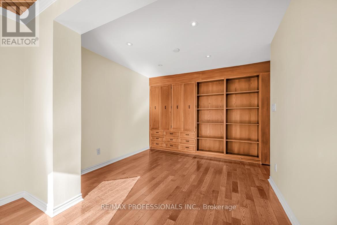16 WOODPARK ROAD - 28