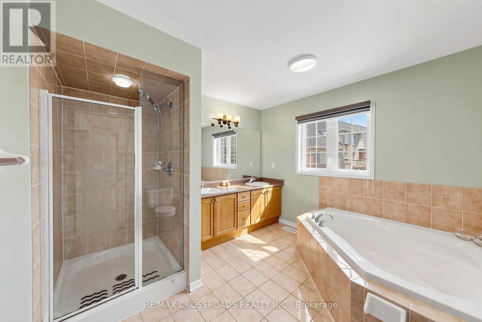 41 PRINCE CHARLES WAY - 15