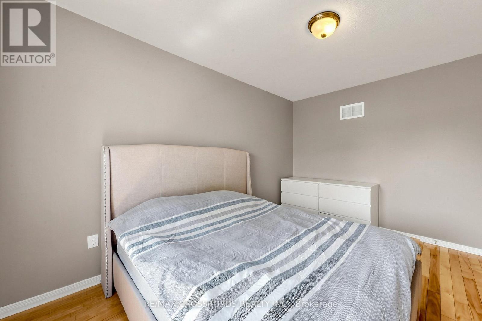 41 PRINCE CHARLES WAY - 17