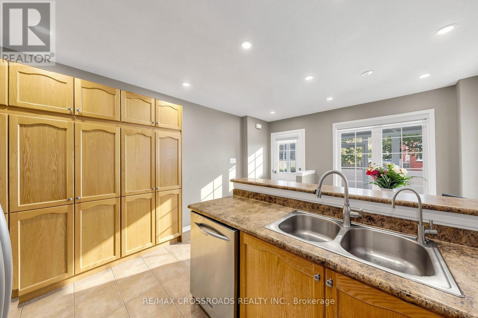 41 PRINCE CHARLES WAY - 6