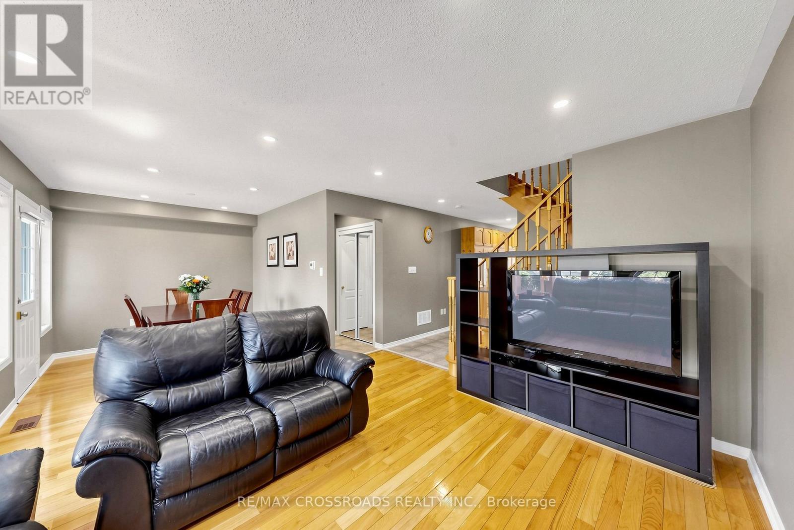 41 PRINCE CHARLES WAY - 8