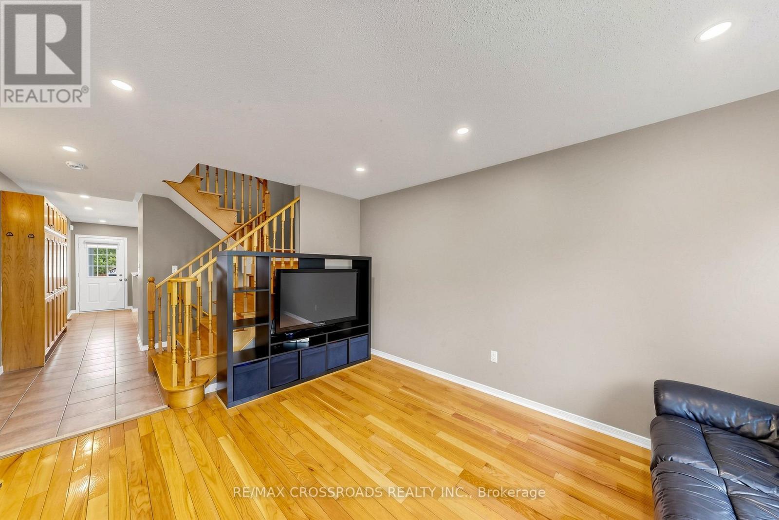 41 PRINCE CHARLES WAY - 9