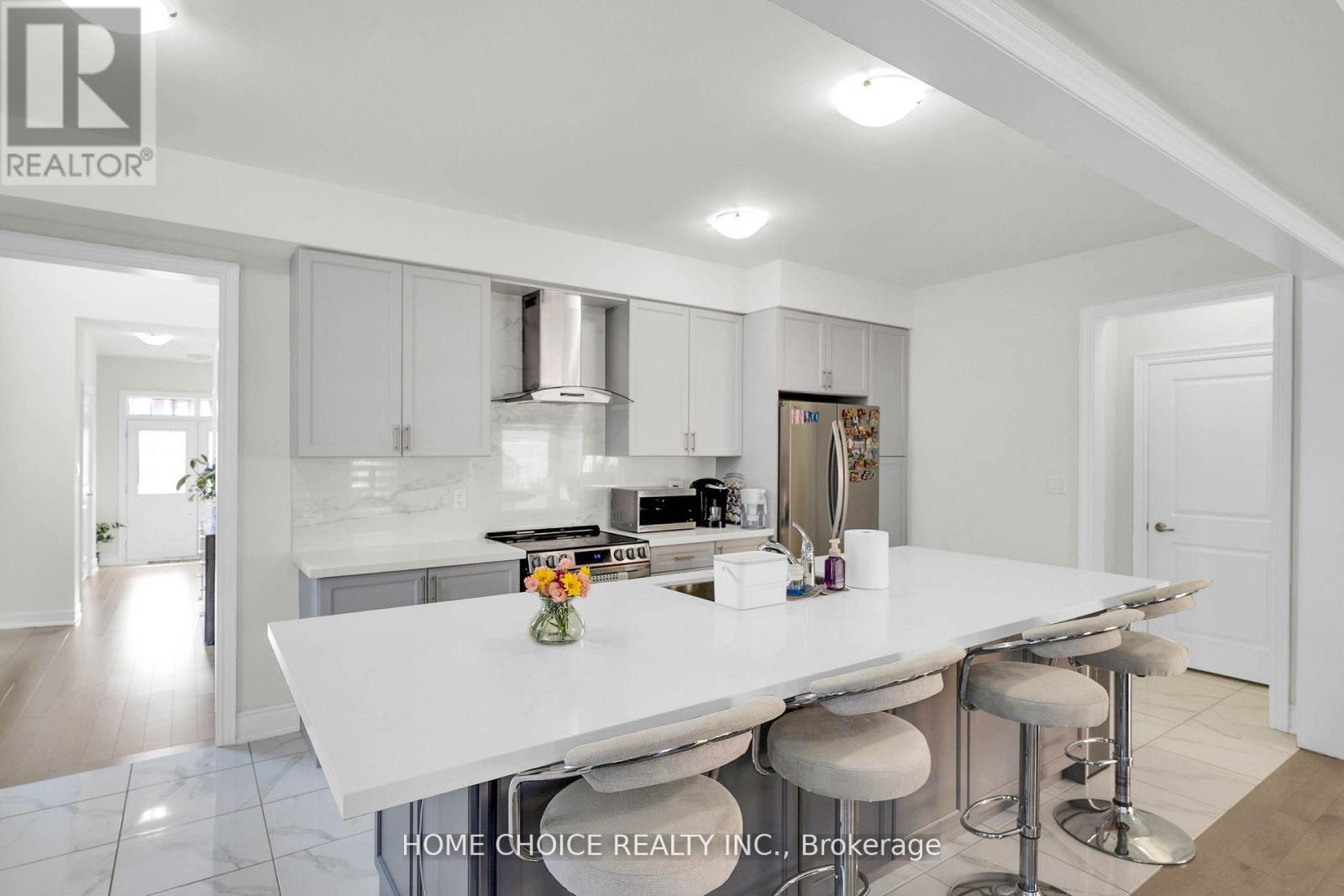 22 LUDLOW DRIVE E - 11