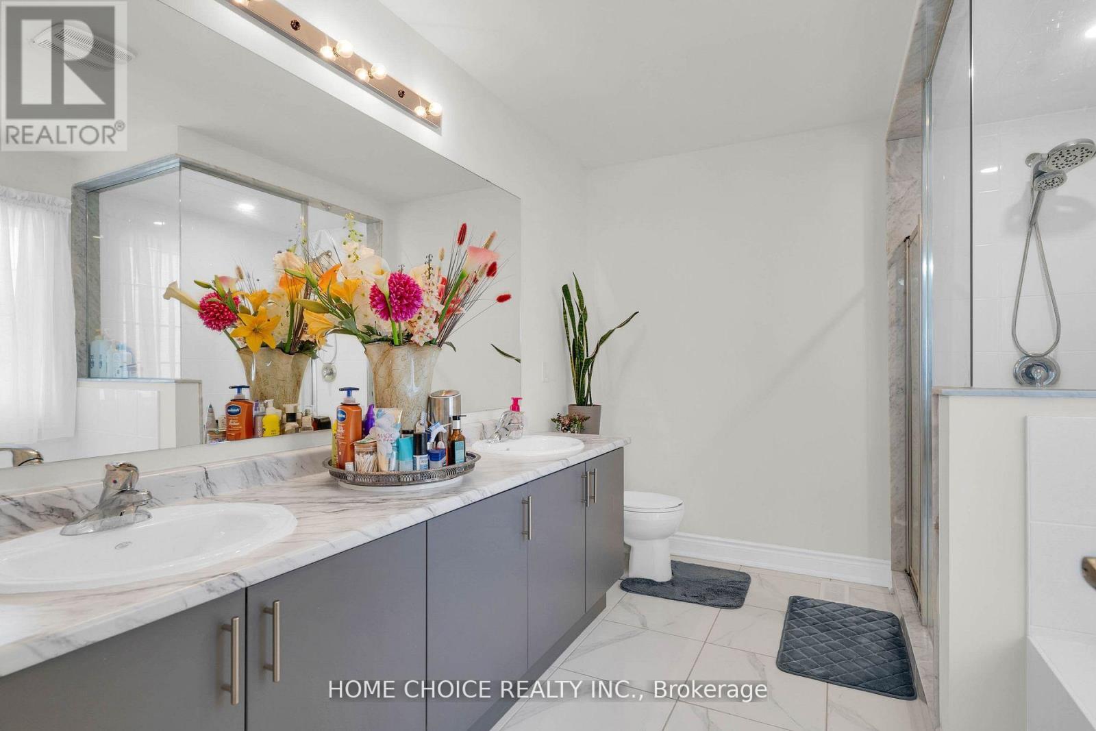 22 LUDLOW DRIVE E - 22