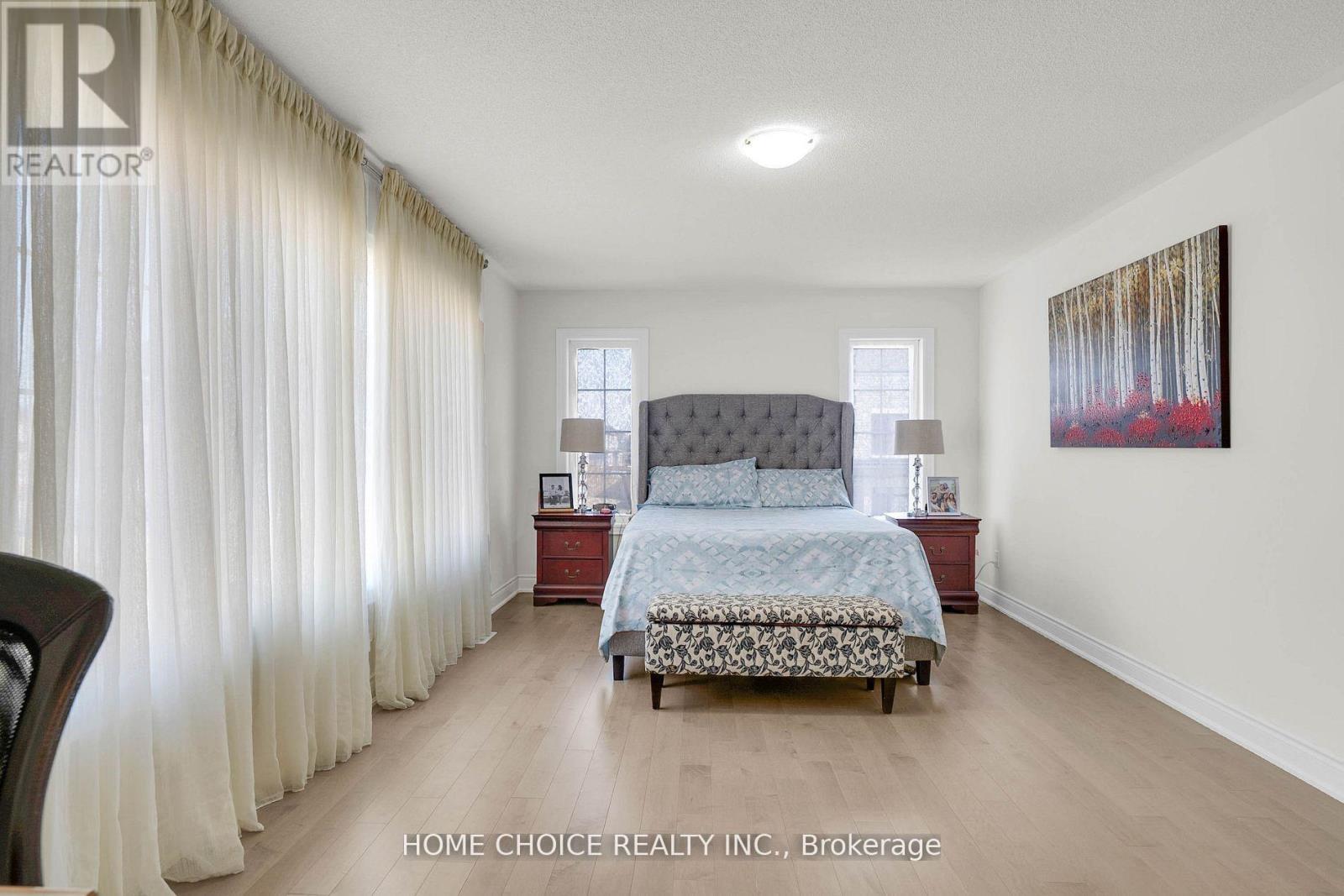 22 LUDLOW DRIVE E - 23
