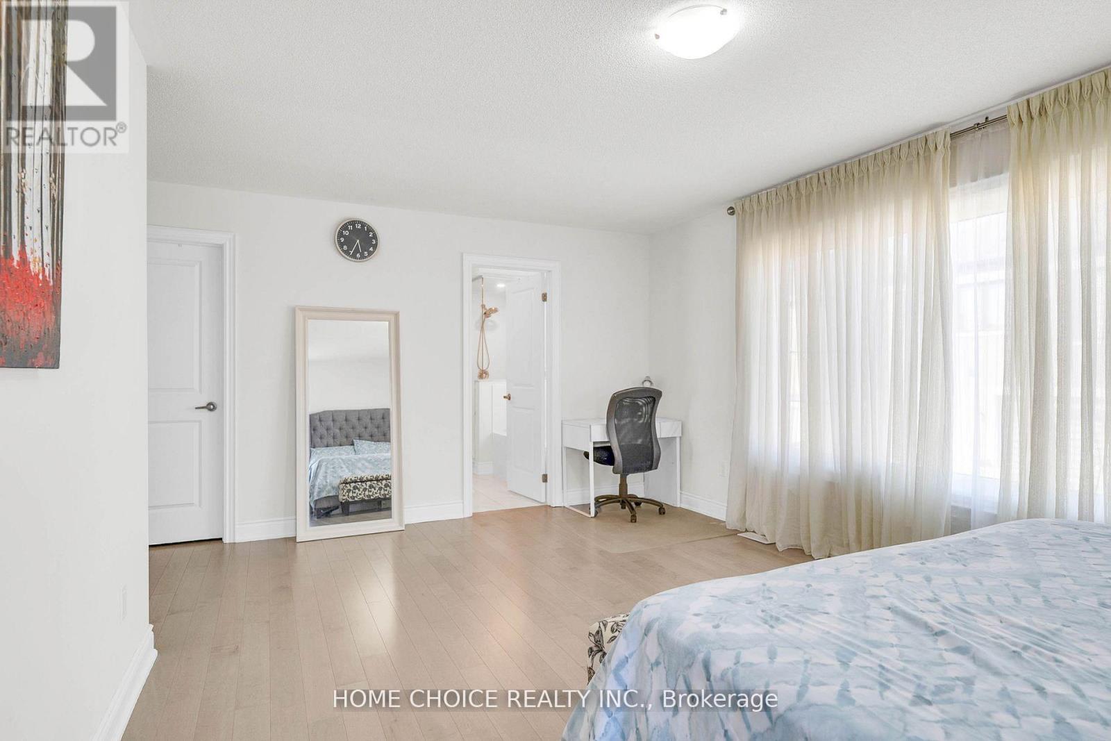 22 LUDLOW DRIVE E - 29