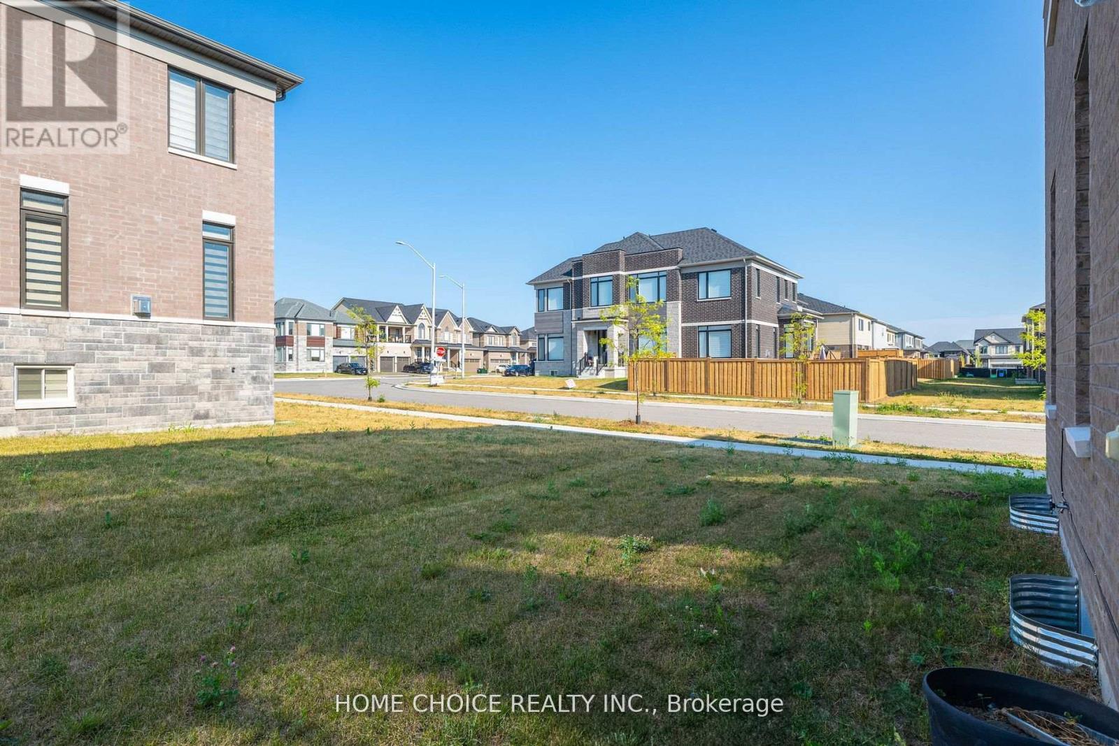 22 LUDLOW DRIVE E - 40