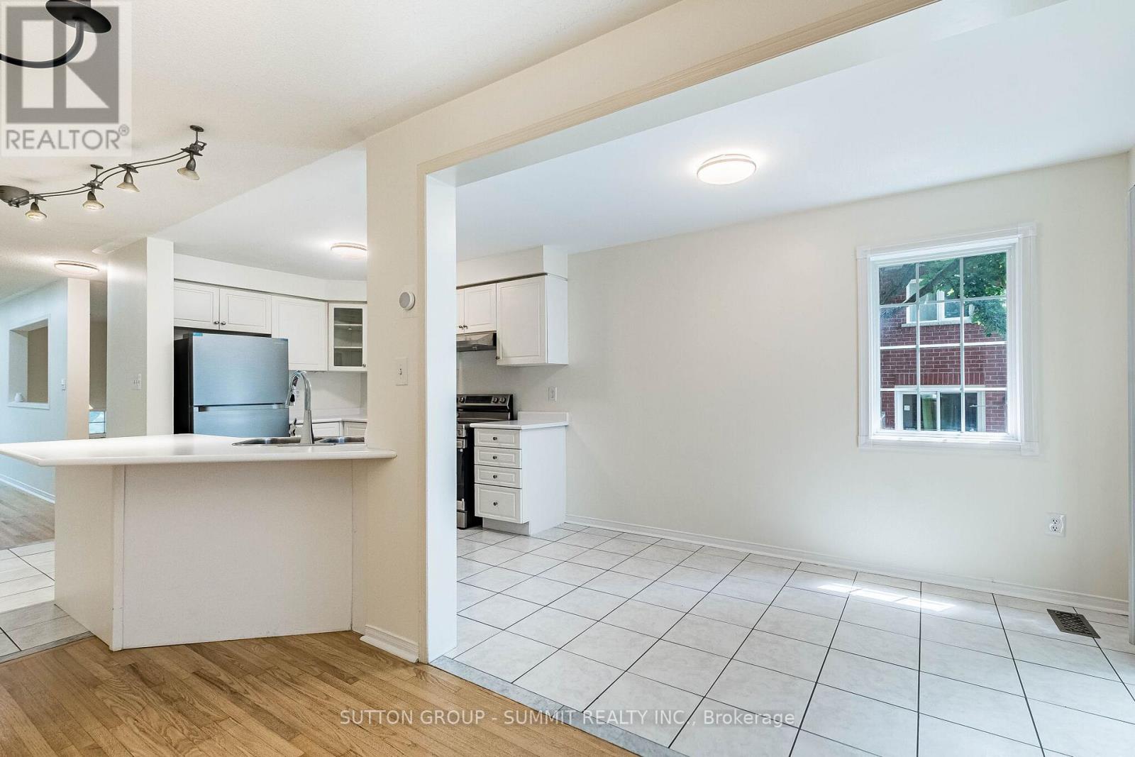 #63 1591 SOUTH PARADE COURT - 21