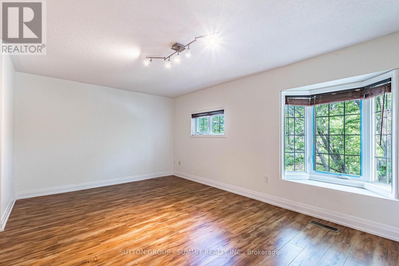 #63 1591 SOUTH PARADE COURT - 32