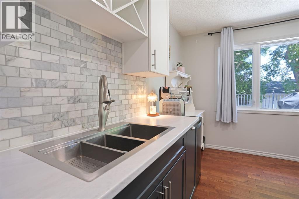 52 Marshall Drive W — photo 12
