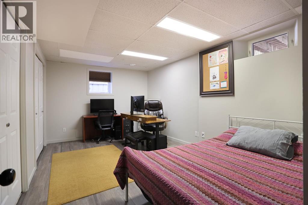 52 Marshall Drive W — photo 29