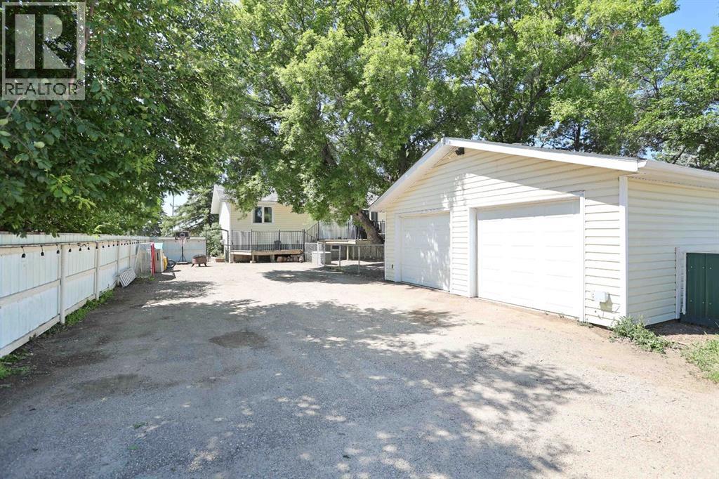 52 Marshall Drive W — photo 35