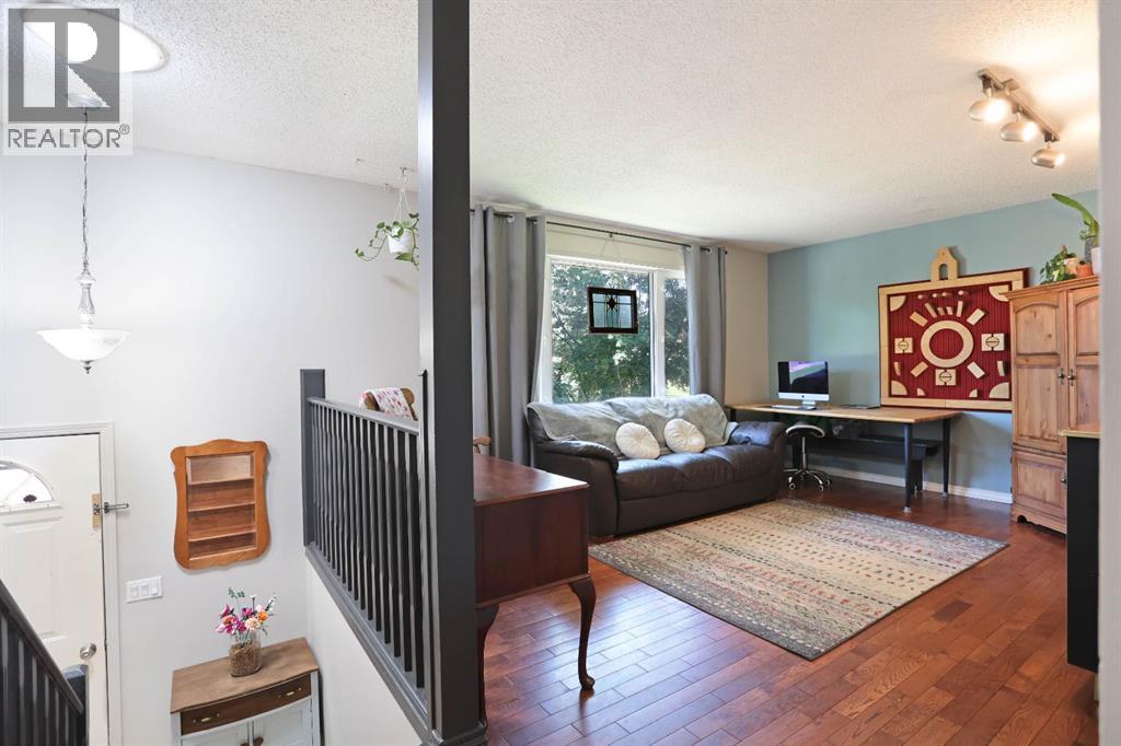 52 Marshall Drive W — photo 6