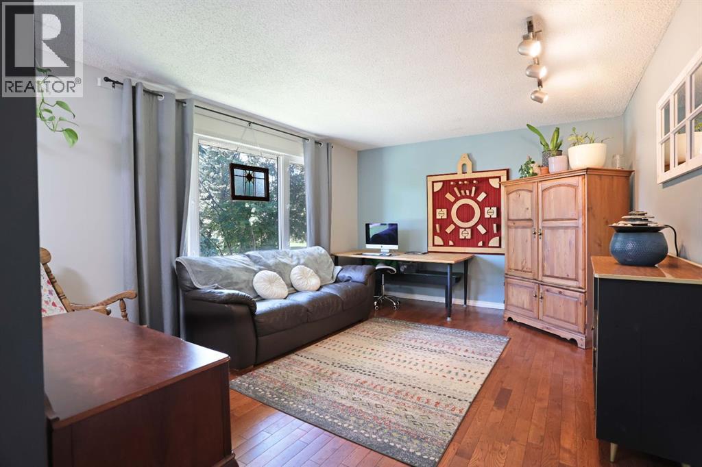 52 Marshall Drive W — photo 7