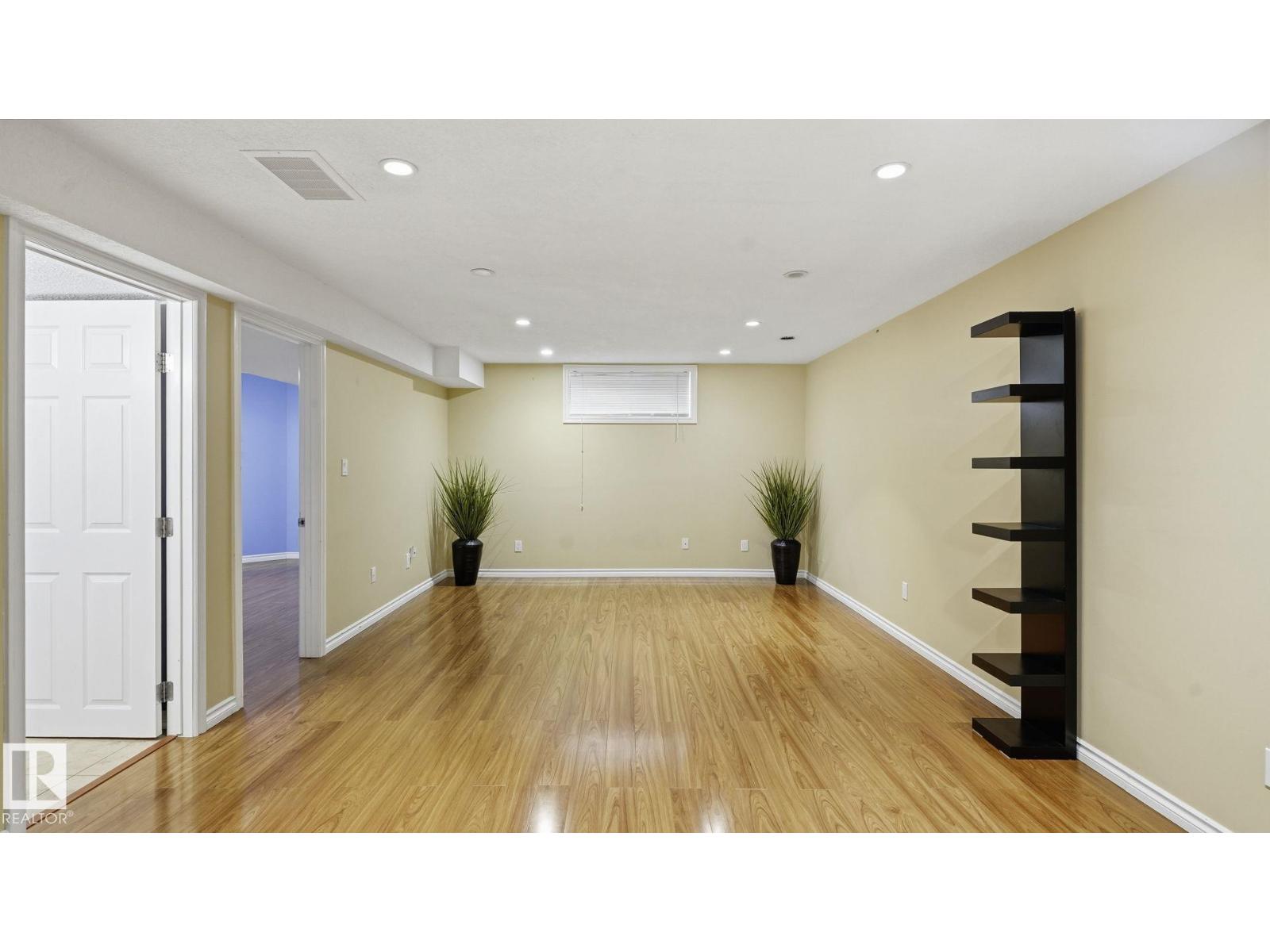 3591 MCLEAN CR SW - 32