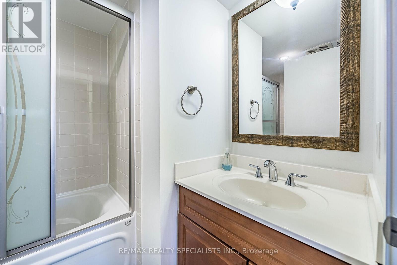 #2803 38 LEE CENTRE DRIVE - 35