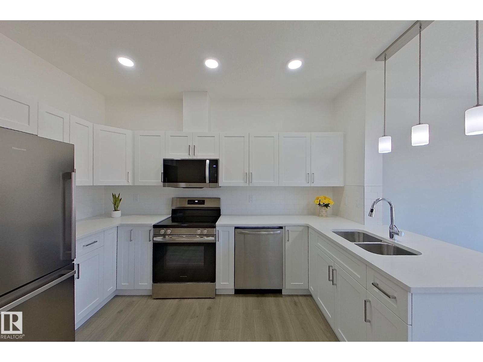 #54 2710 66 ST SW - 4
