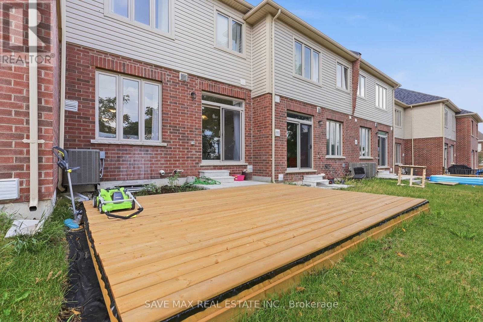 216 BROADACRE DRIVE - 18
