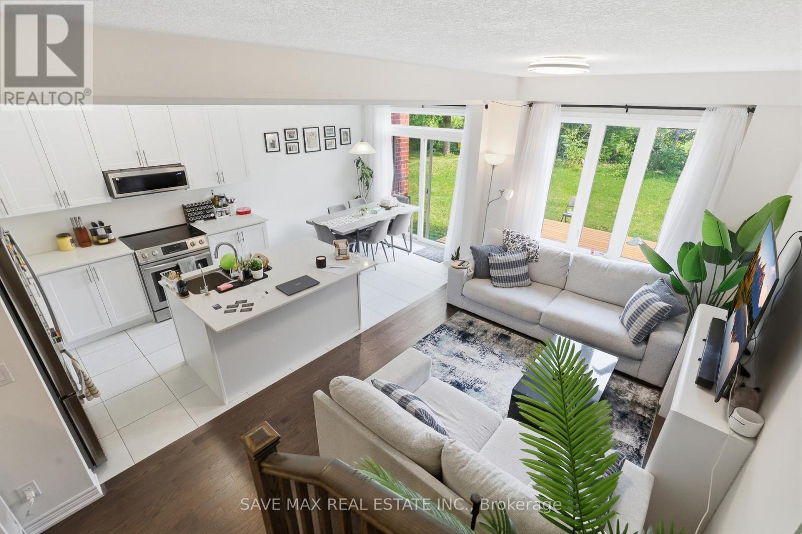 216 BROADACRE DRIVE - 23