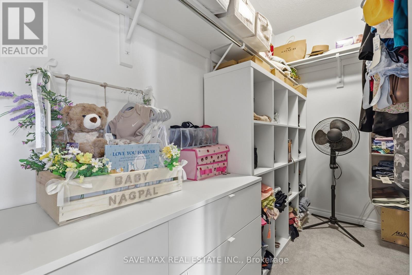 216 BROADACRE DRIVE - 36