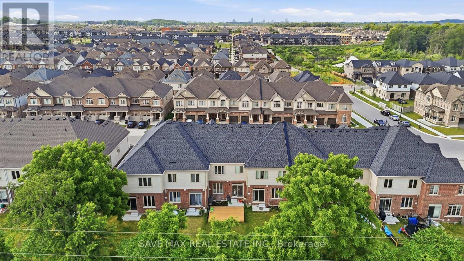 216 BROADACRE DRIVE - 40