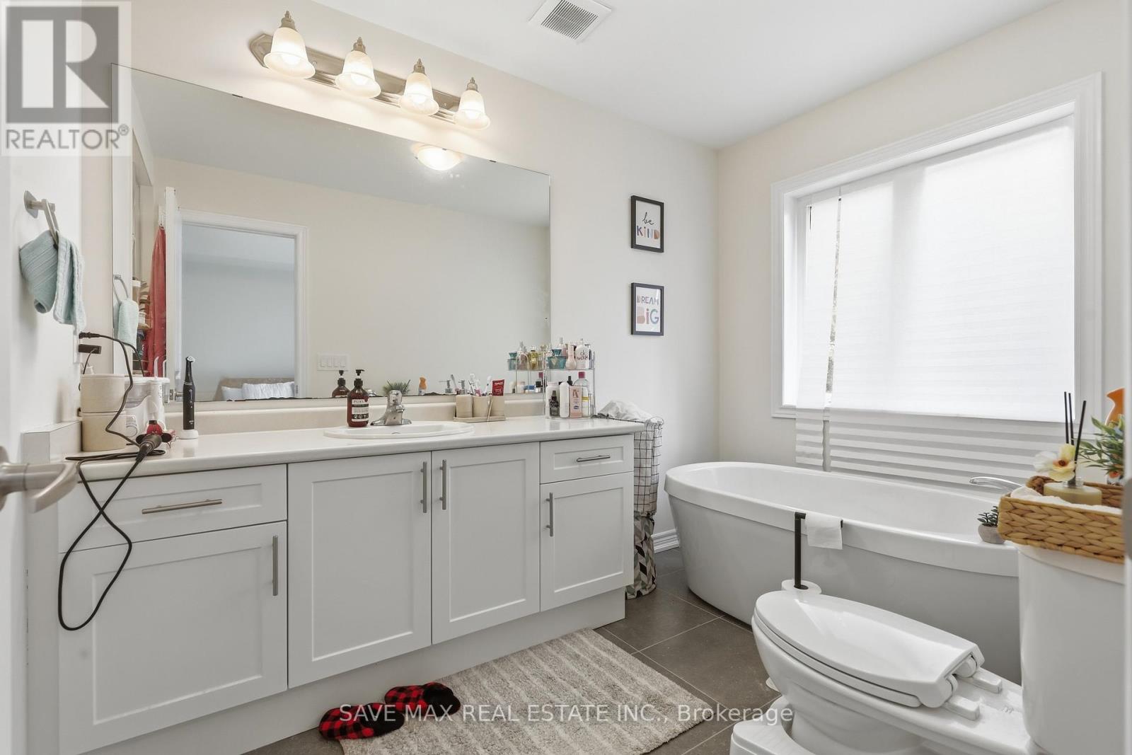 216 BROADACRE DRIVE - 35