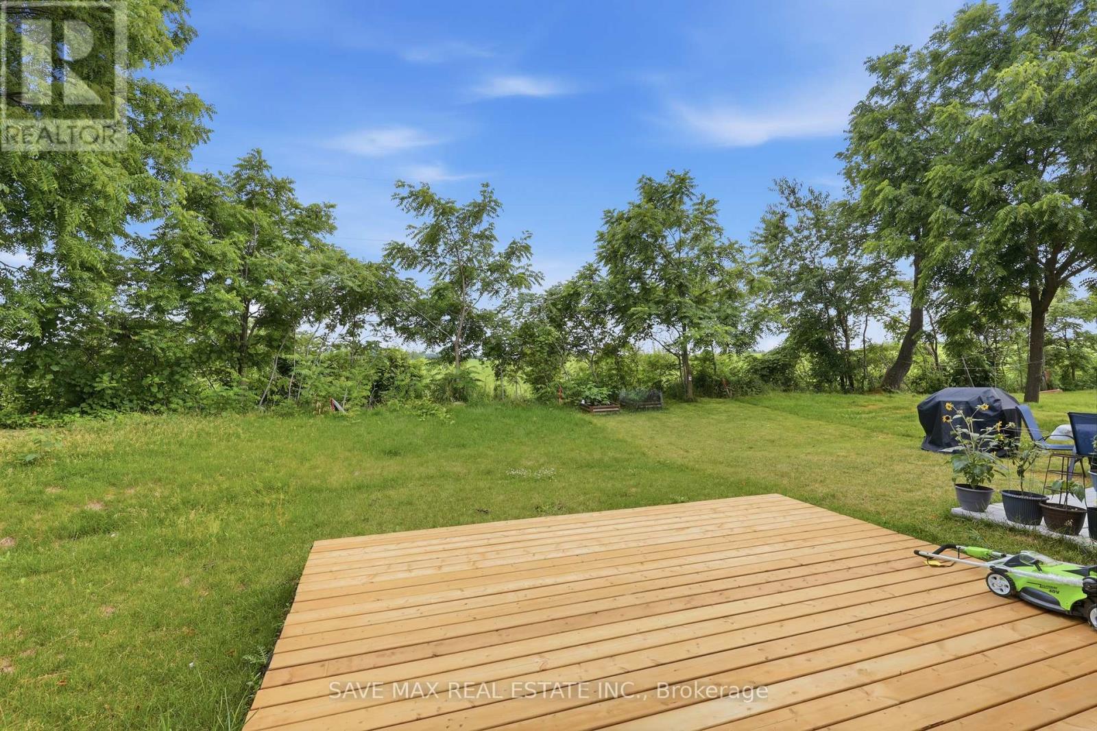 216 BROADACRE DRIVE - 37