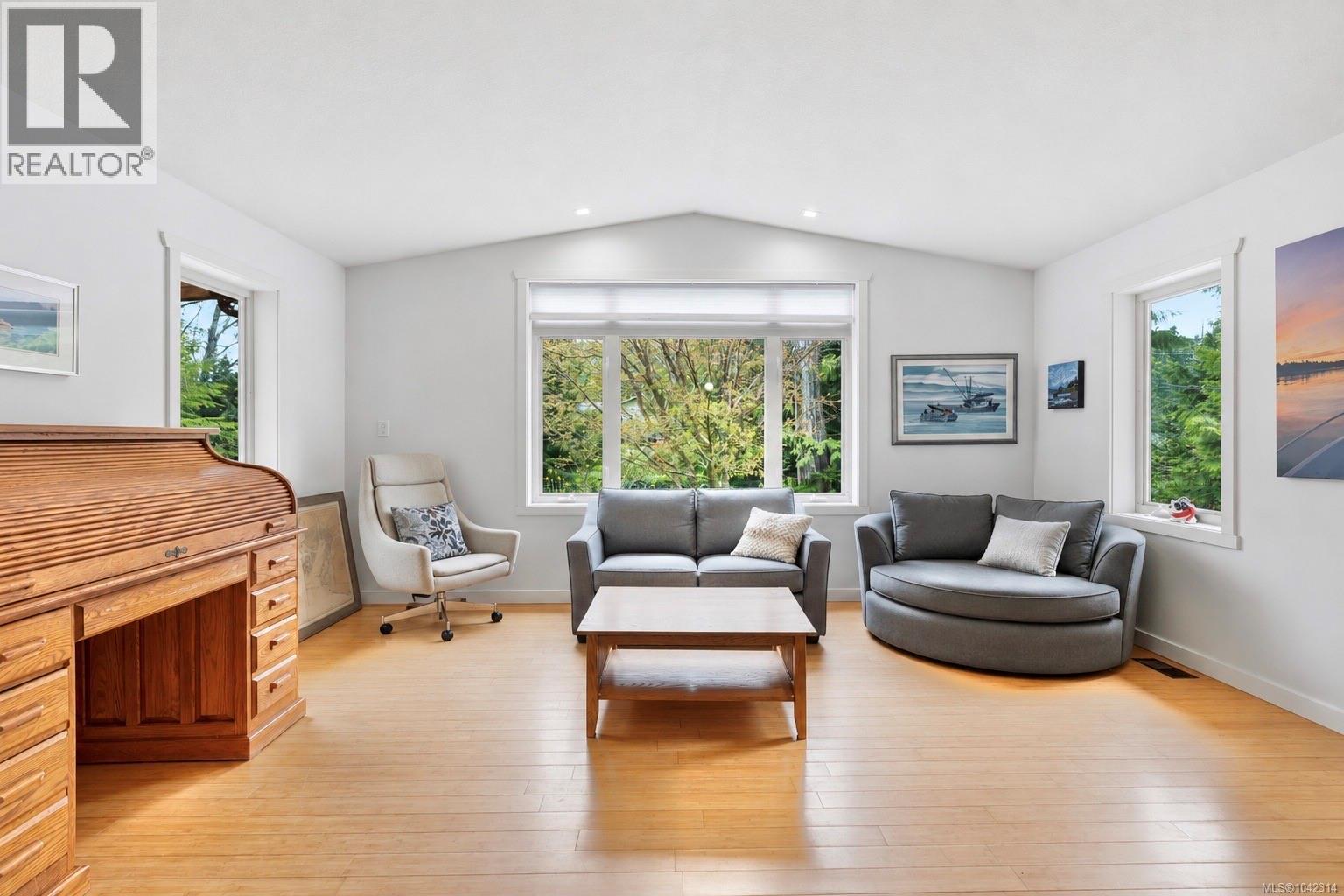 1302 Victoria Rd, Ucluelet