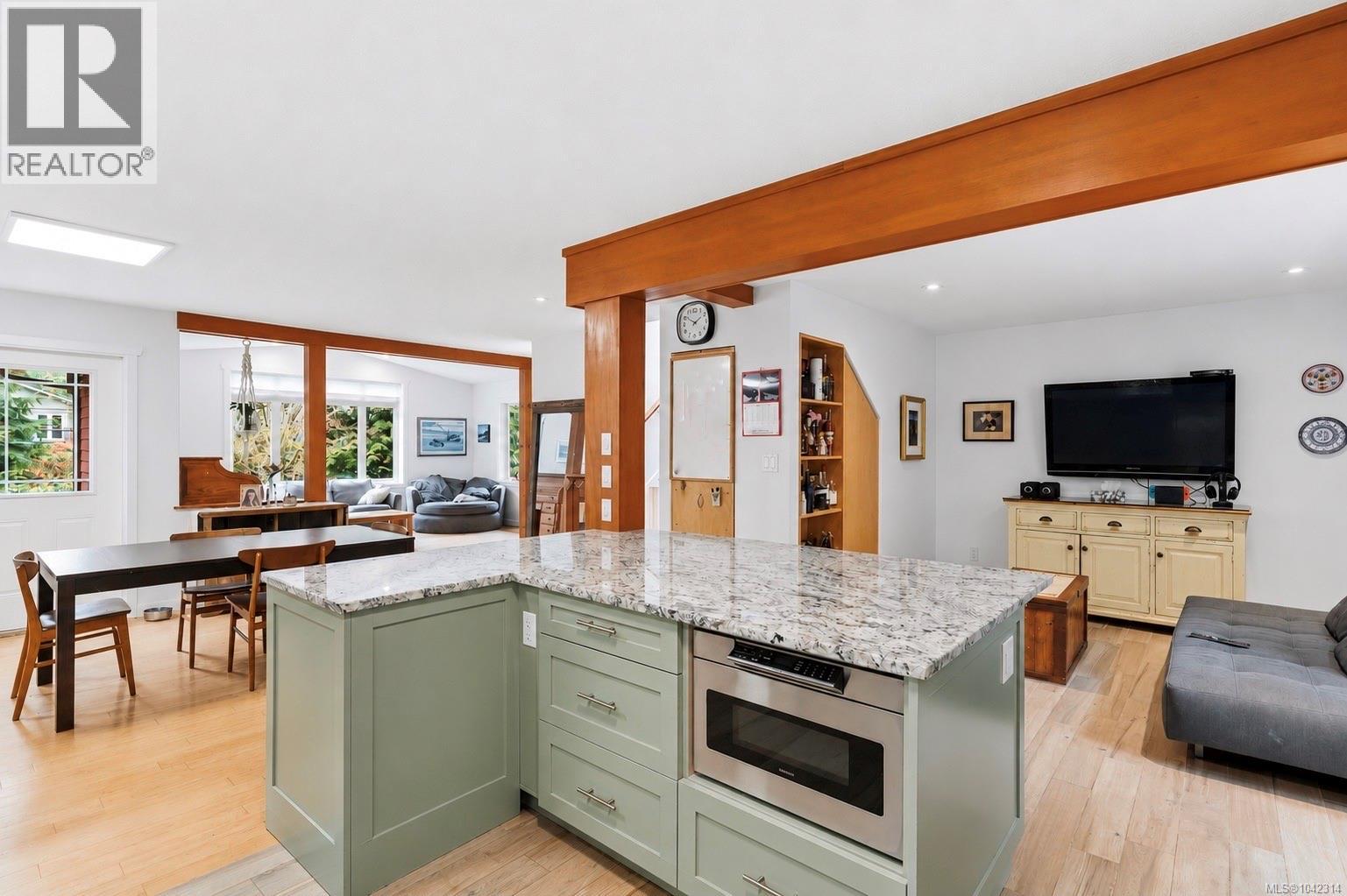 1302 Victoria Rd, Ucluelet