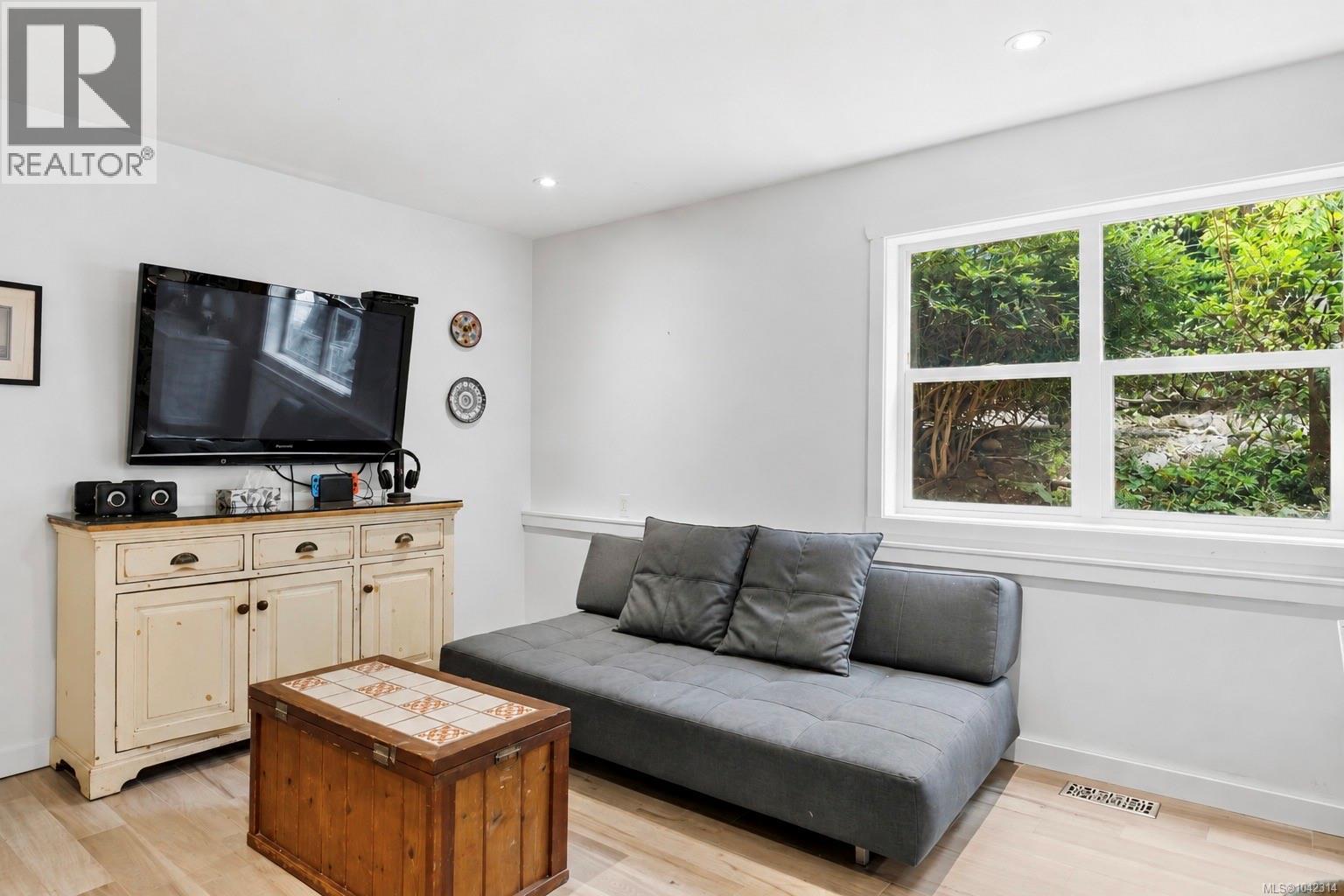 1302 Victoria Rd, Ucluelet