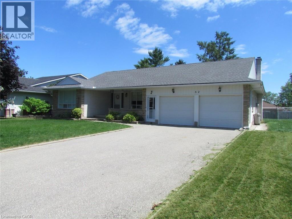 82 WEST ACRES Crescent Unit# Lower — photo 1