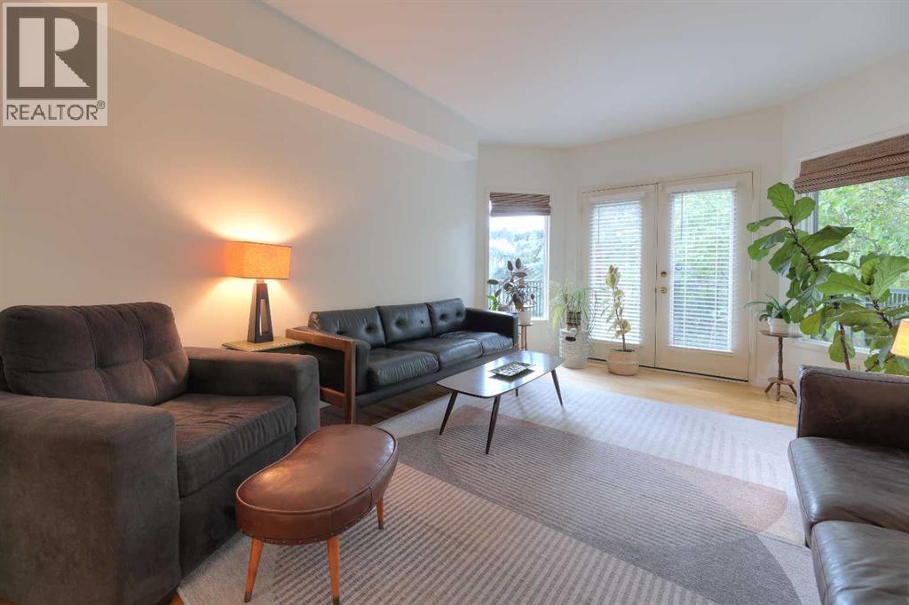 1908 30 Avenue SW — photo 11