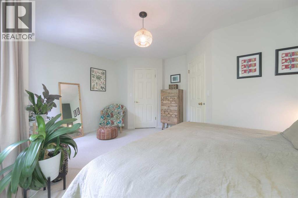 1908 30 Avenue SW — photo 29