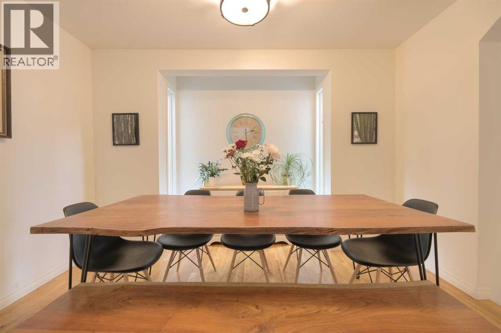 1908 30 Avenue SW — photo 23