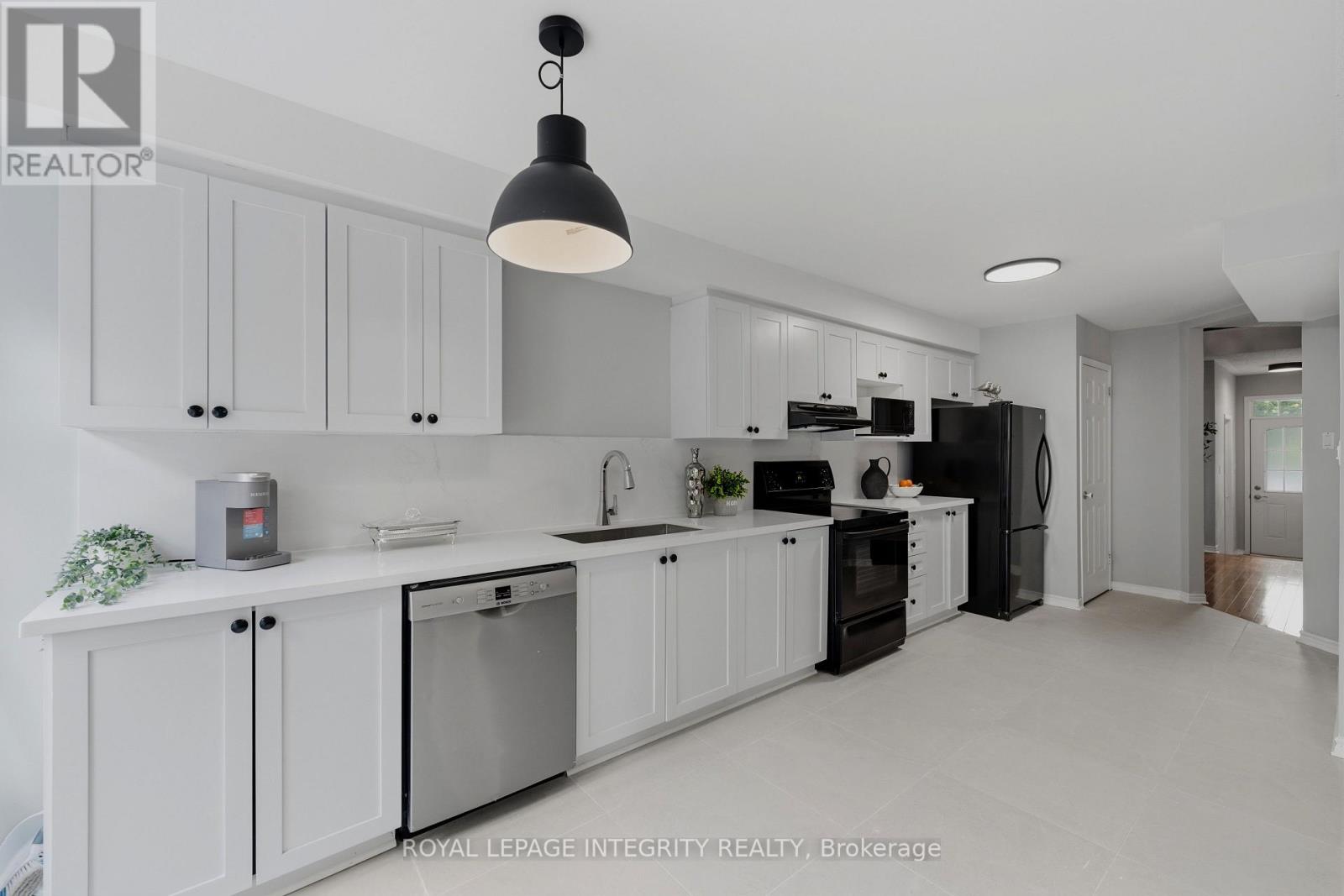 3 Bed, 3 Bath House for Sale in Ottawa – 160 DEERCROFT AVENUE, Ottawa – MLS# X13524788 - Image 13