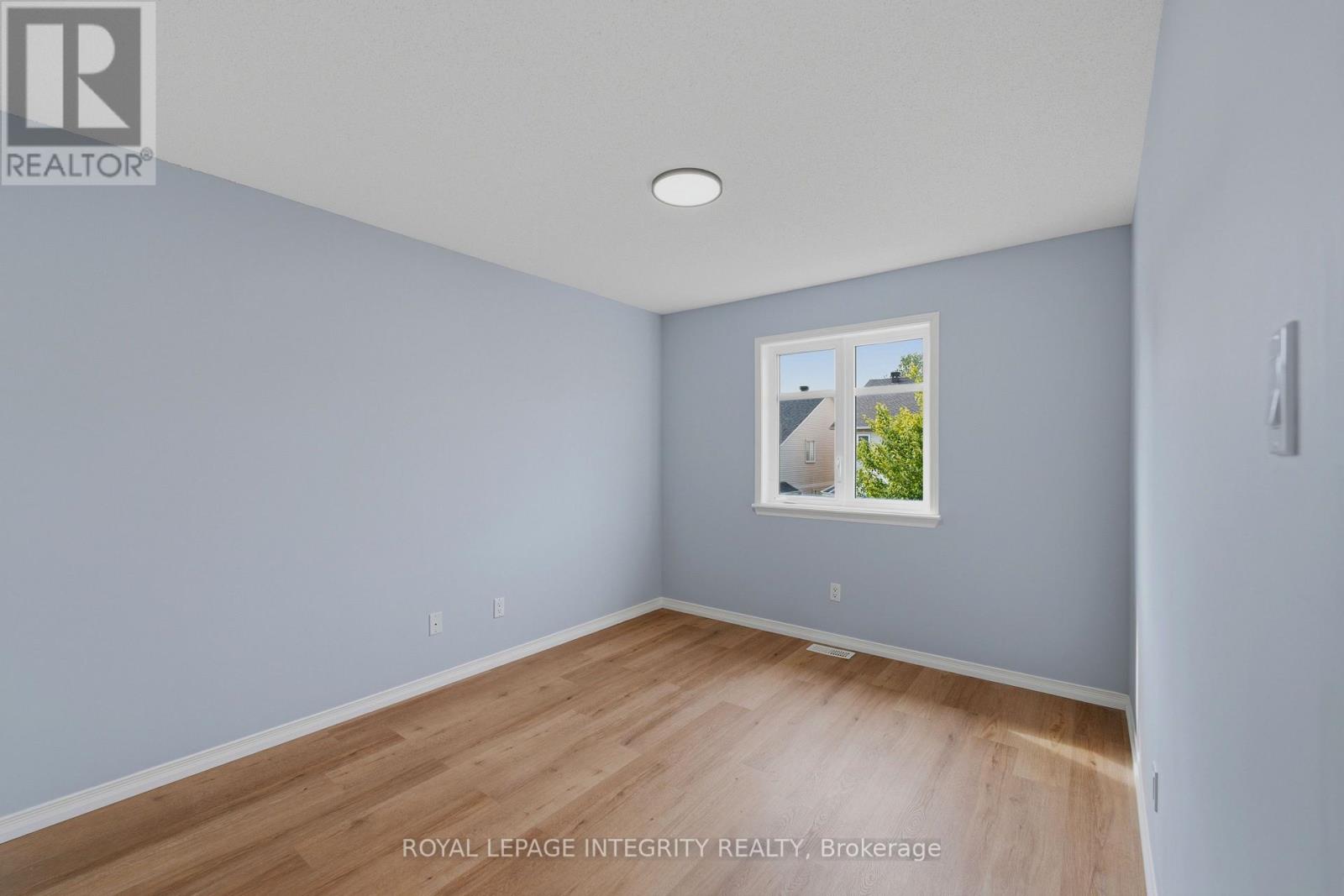 3 Bed, 3 Bath House for Sale in Ottawa – 160 DEERCROFT AVENUE, Ottawa – MLS# X13524788 - Image 25