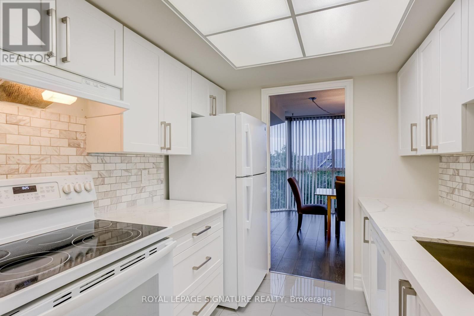 #405 880 DUNDAS STREET W - 4