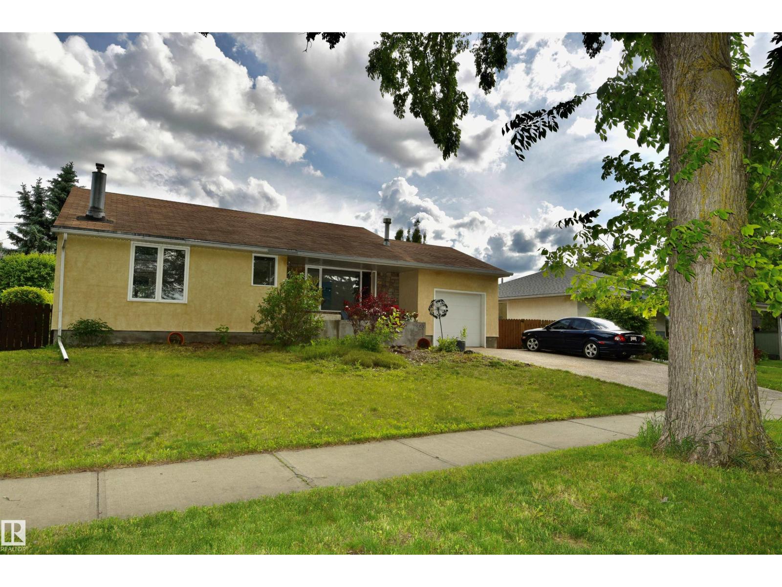 7923 94 AV NW NW - 1