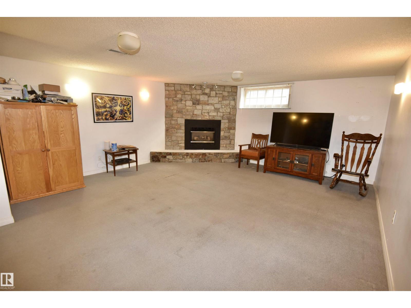 7923 94 AV NW NW - 11