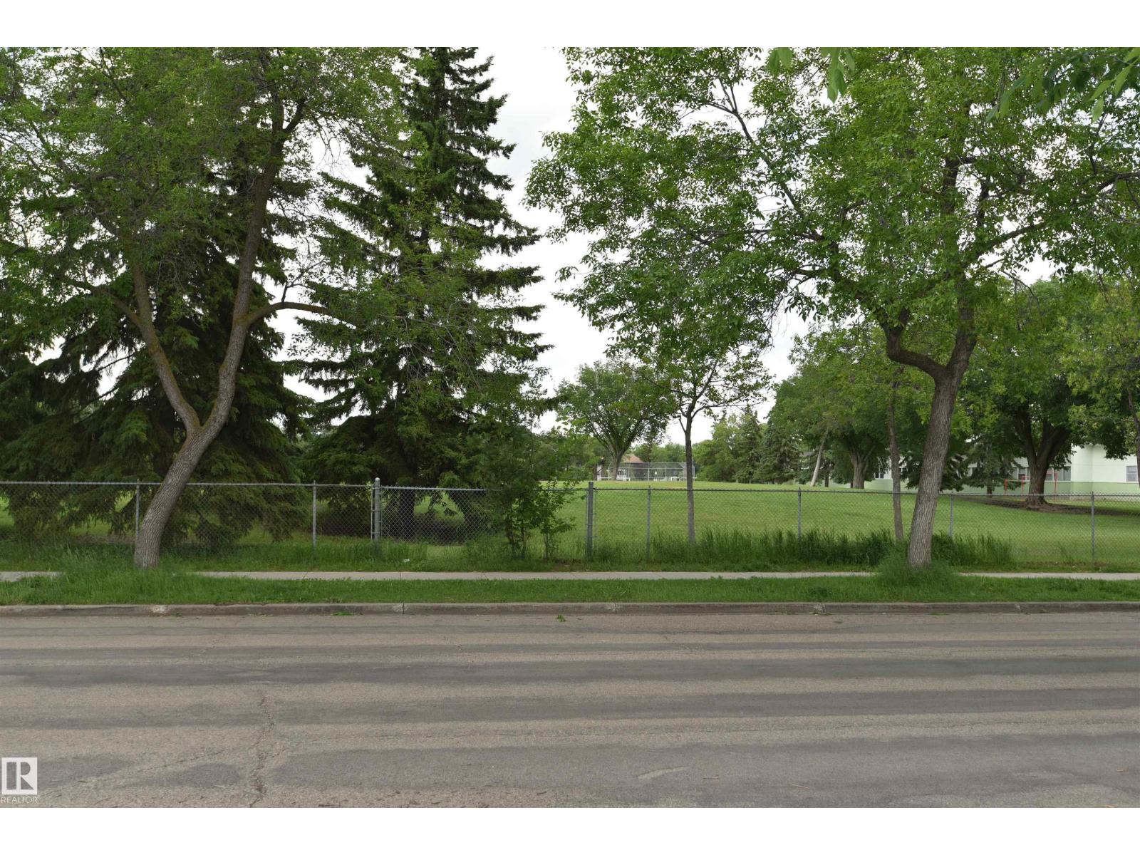 7923 94 AV NW NW - 23