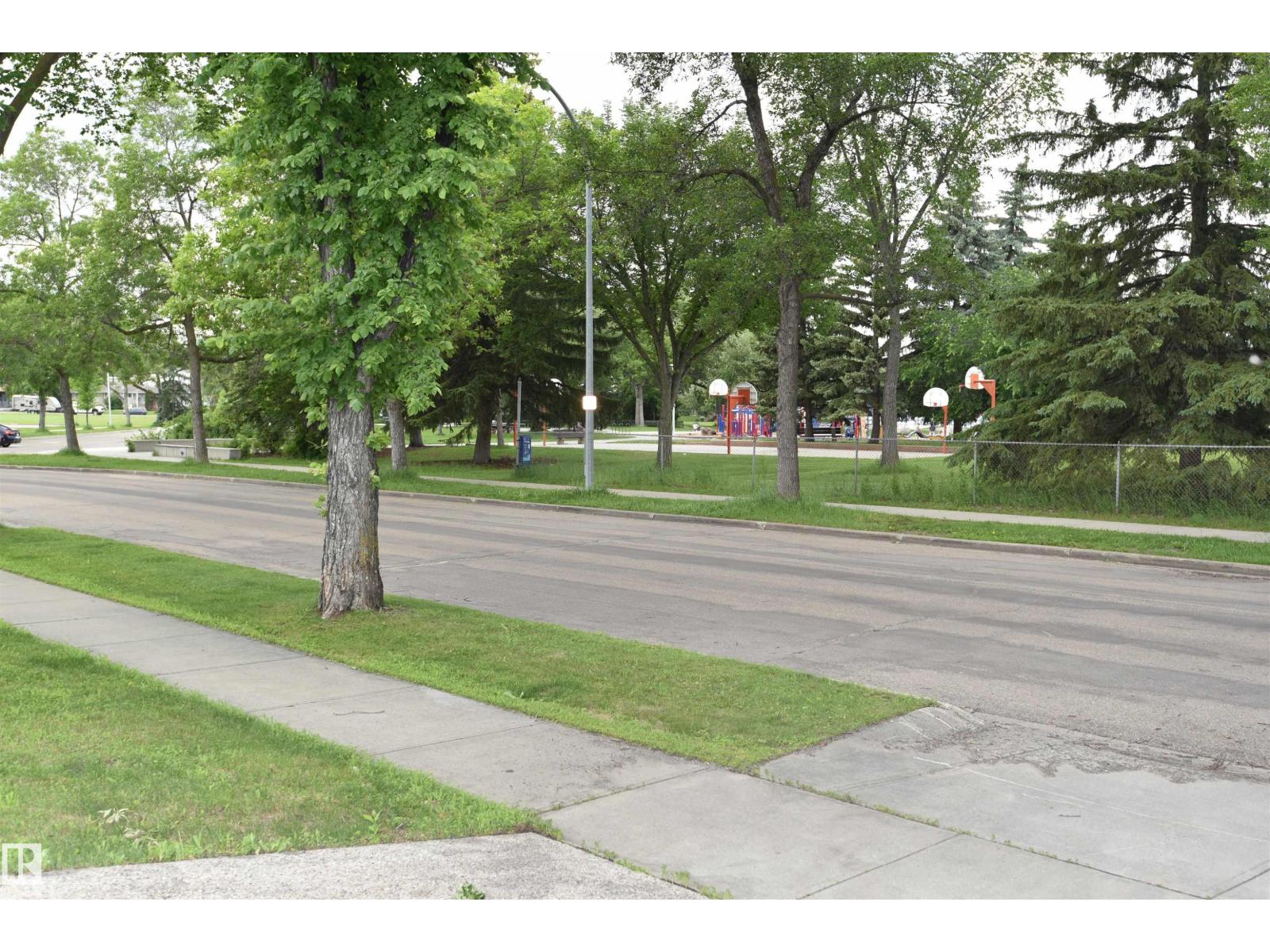 7923 94 AV NW NW - 21