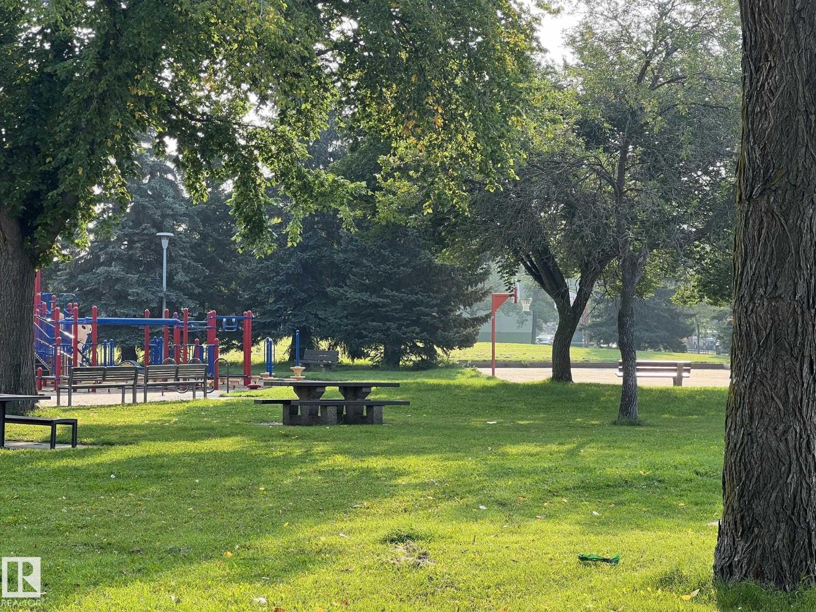 7923 94 AV NW NW - 26