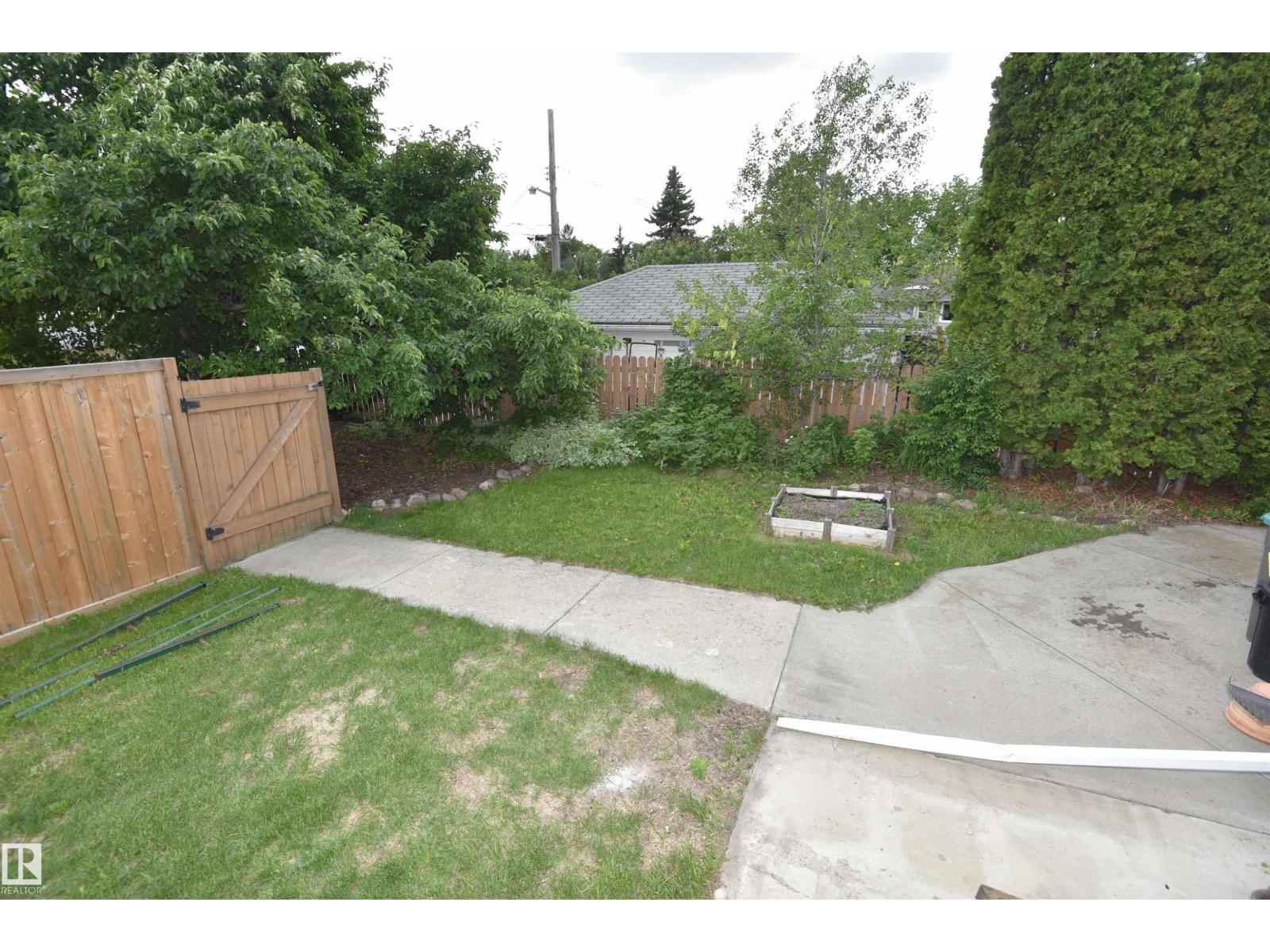 7923 94 AV NW NW - 20