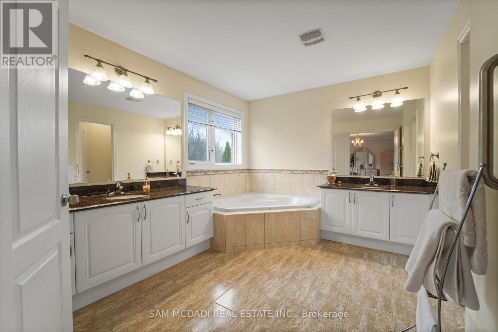 3352 ERIN CENTRE BOULEVARD - 18