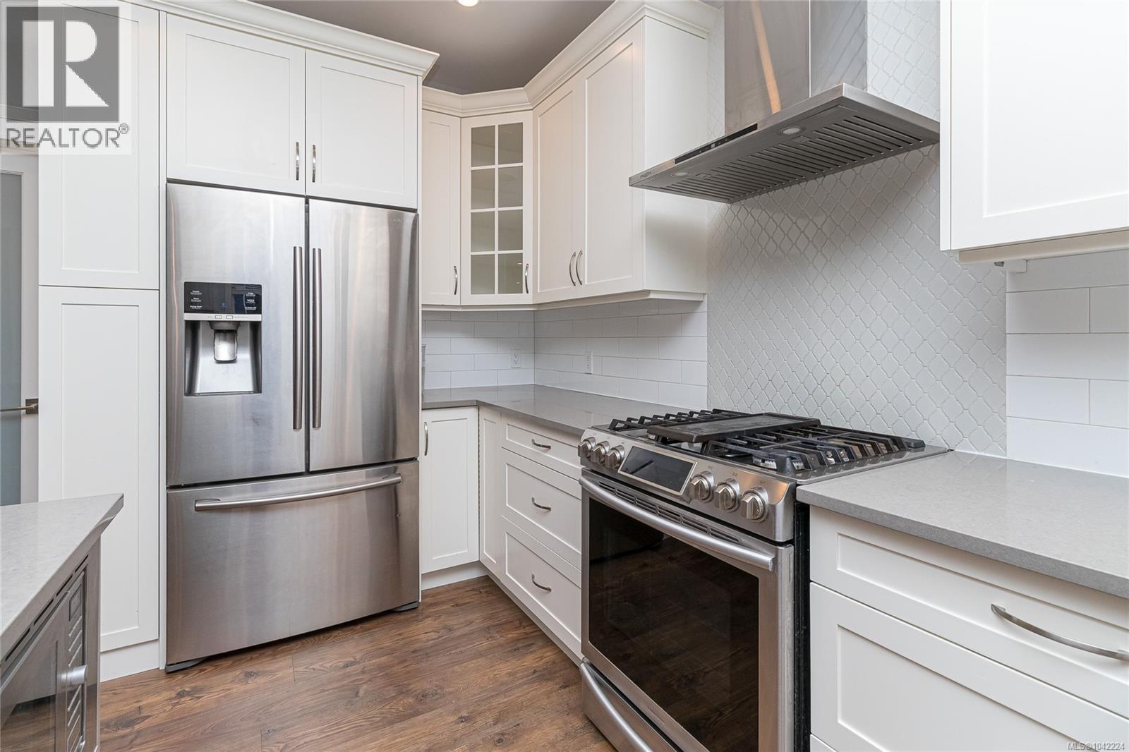 990 Ariane Gdns - 11