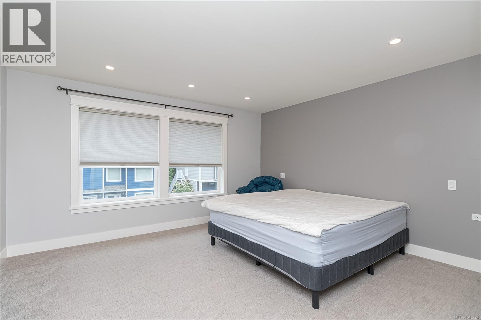 990 Ariane Gdns - 14